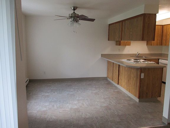 Large Dining Room w/Breakfast Bar