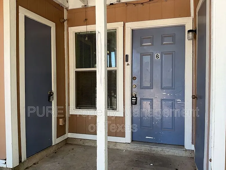 403 Hedgewood Dr #B — Photo 1
