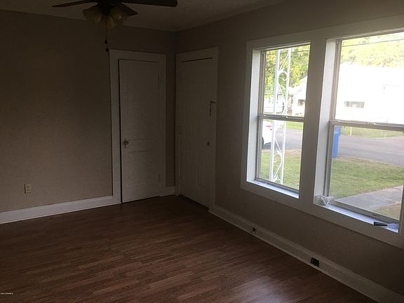 2nd image of 1021 Oakdale St