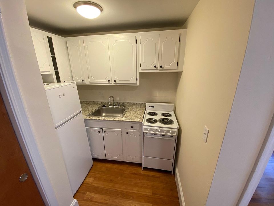2nd image of 1313 Commonwealth Ave #104