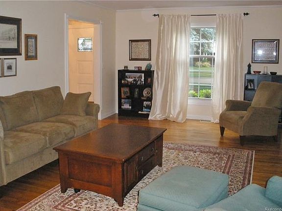 2nd image of 3403 Essex Dr