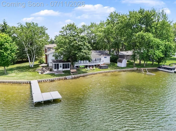 3257 Sandy Shore Dr, Metamora, MI 48455