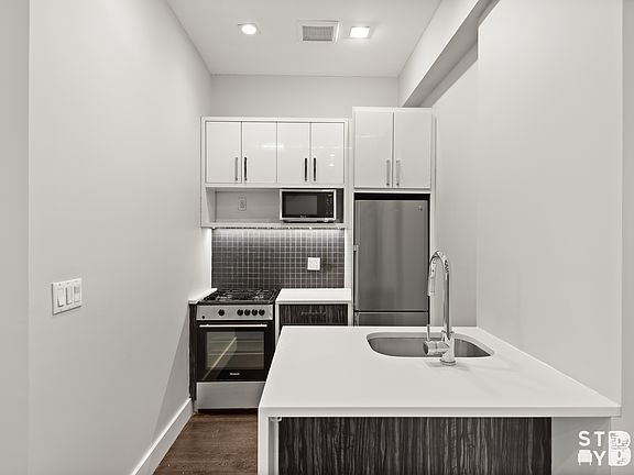 5th image of 441 Franklin Ave #2D