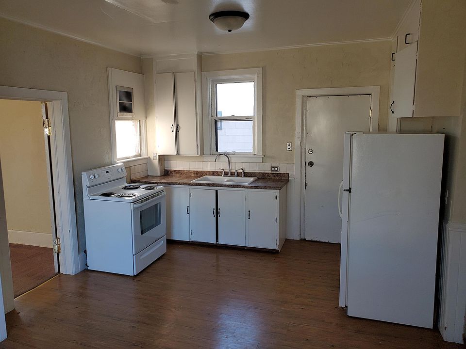 LARGE kitchen 1