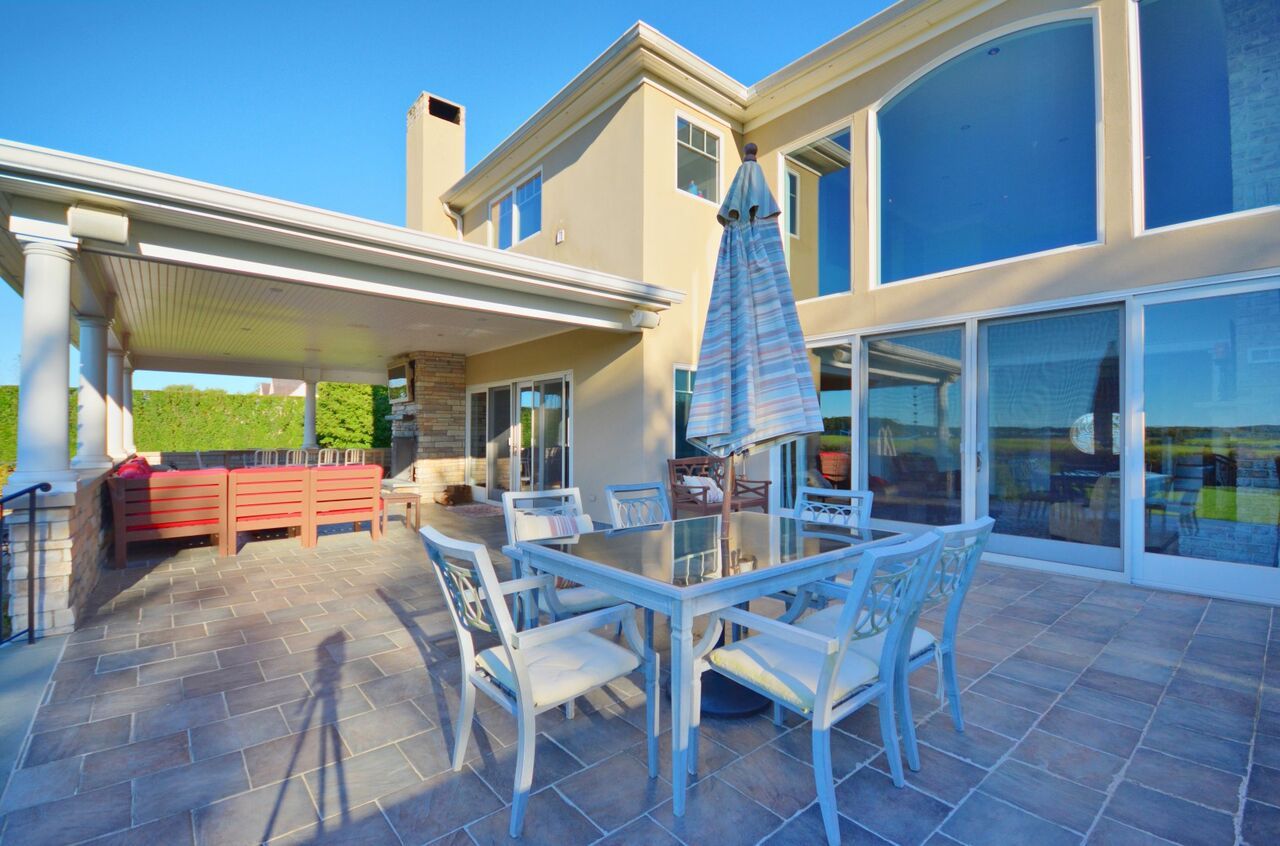  Outdoor Kitchen to the right (not pictured)