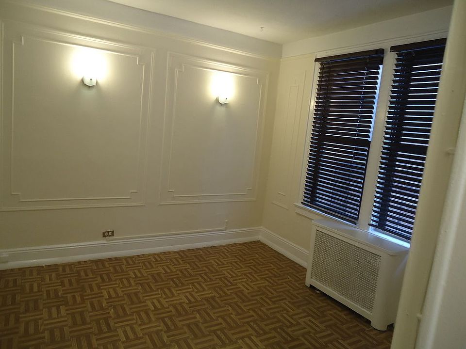 1st image of 3309 Crescent St APT 3R