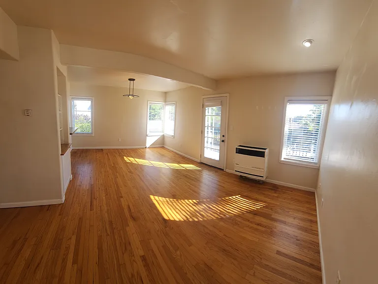 1828 Fixlini St #B — Photo 6