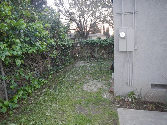 4th image of 8130 Hazeltine Ave