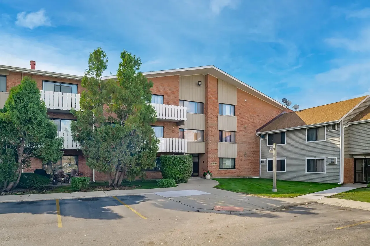 2 bed, 1200 sqft, $2,200 — Photo 1