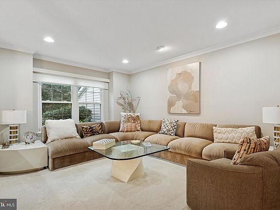 4th image of 191 Canterbury Ln