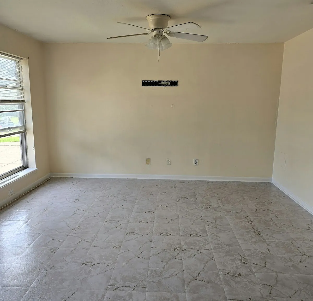 201 Regency Avenue, Unit C — Photo 3