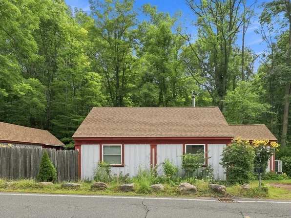 25 North St, Erving, MA 01344