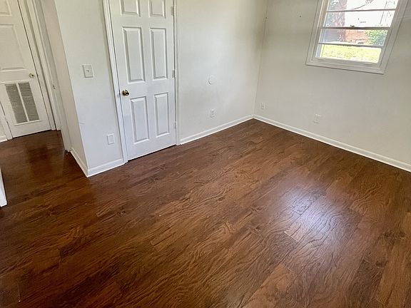 5th image of 952 Strouse Ave #C