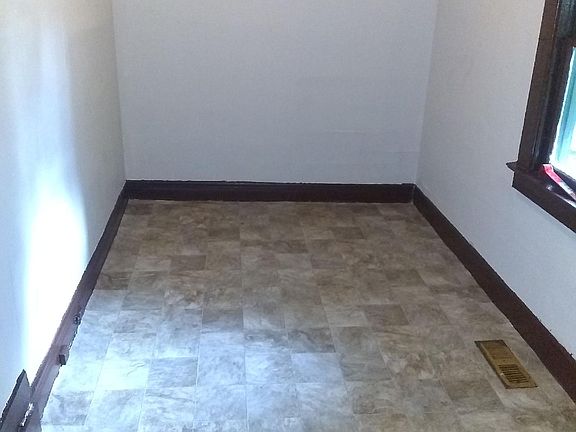 2nd image of 221 Lilac St #2