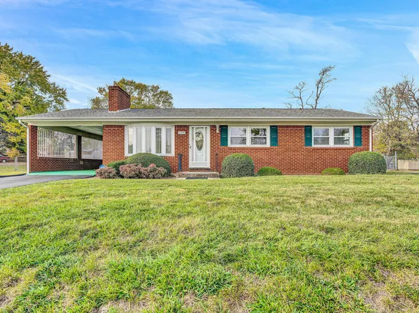 2058 Fairhope Rd NW, Roanoke, VA 24017