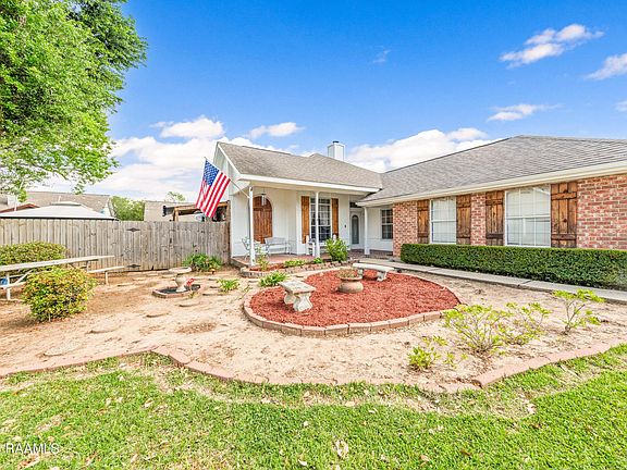 5th image of 107 Village Green Dr