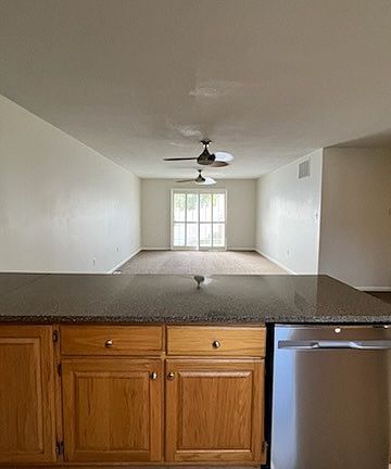 3rd image of 365 Buckman Dr