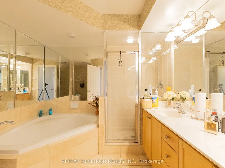 78 Harrison Garden Blvd #1409 — Photo 26