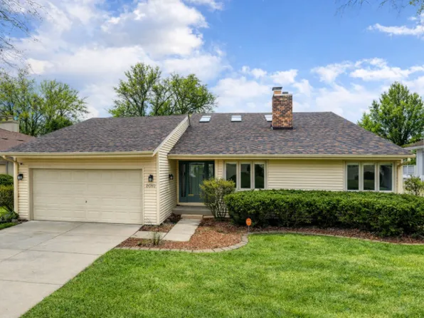 2010 Carriage Hill Rd, Lisle, IL 60532
