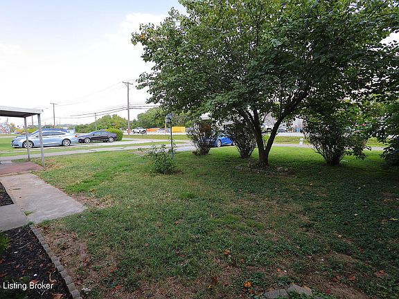 3rd image of 13912 Dixie Hwy