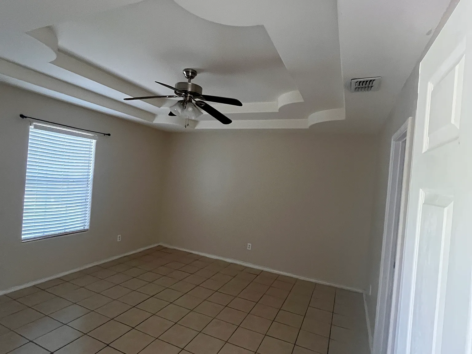 4 bed, 1476 sqft, $1,450 — Photo 3