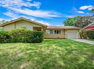 1059 Hickory Ln, Elk Grove Village, IL 60007