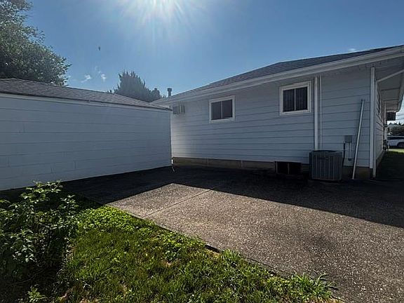 4th image of 66 E Neptune Avenue