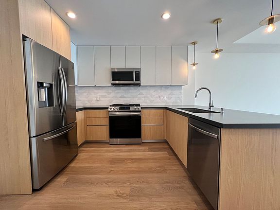 3rd image of 1001 N Fairfax Ave #303
