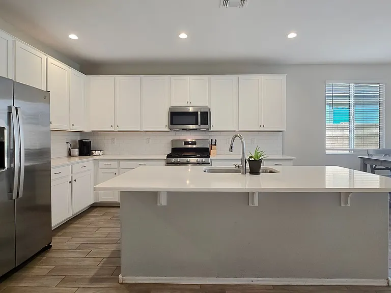 18572 W Cottontail Ln — Photo 6