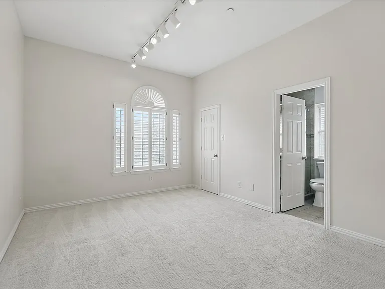 14625 Windsor Ct — Photo 28