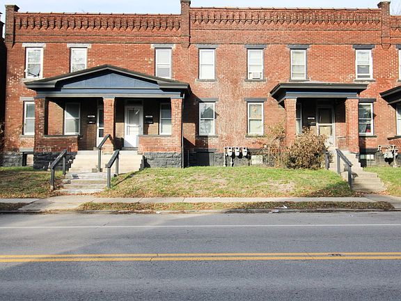3rd image of 684 Whittier St E
