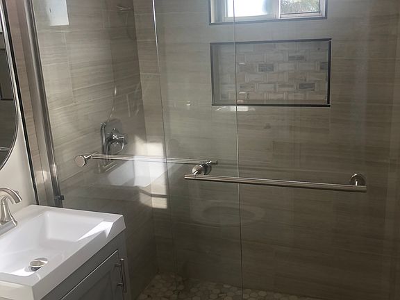 4th image of 843 Diamond St