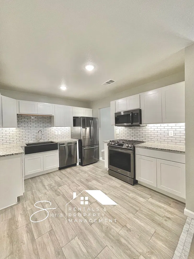 2 Weeks Free Rent! Renovated In 2023, 3 Bedroom 2 Bath Home Now Available! — Photo 3