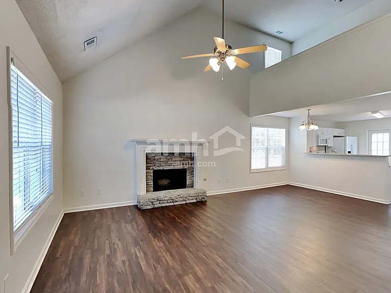208 Mackenzie Ct — Photo 6