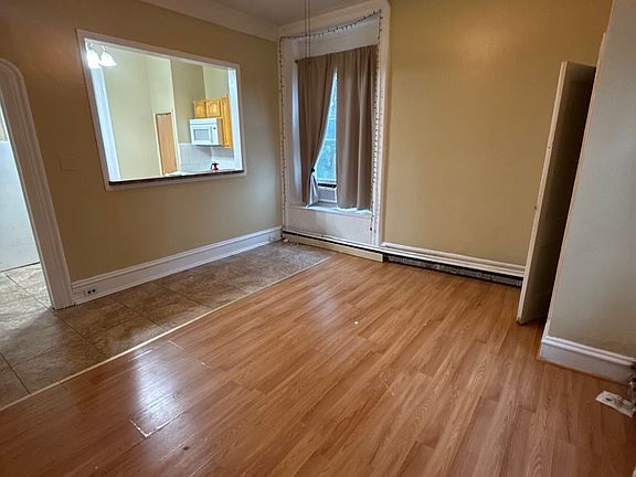 2nd image of 305 E Walnut Ln #2R