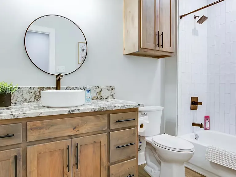1045 Holiday Dr — Photo 5