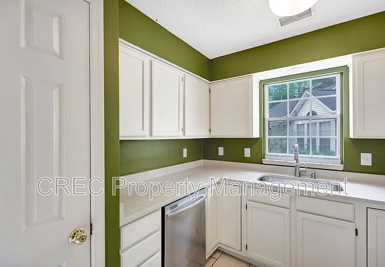 207 Lynton Ct — Photo 10