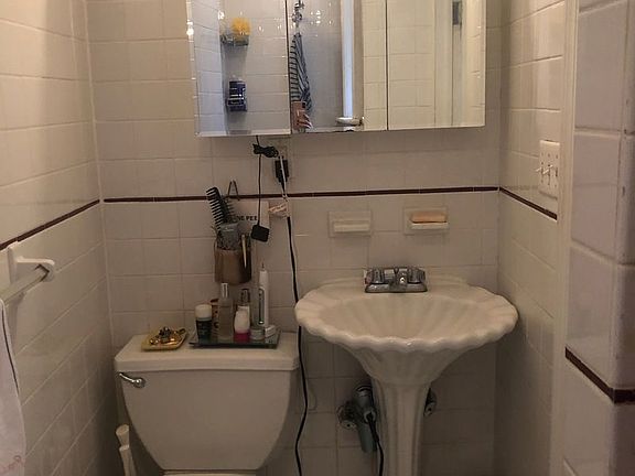 5th image of 103 Charles St APT 4RE