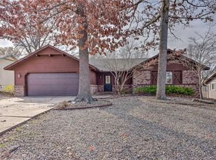 11 Munster Dr, Bella Vista, AR 72715