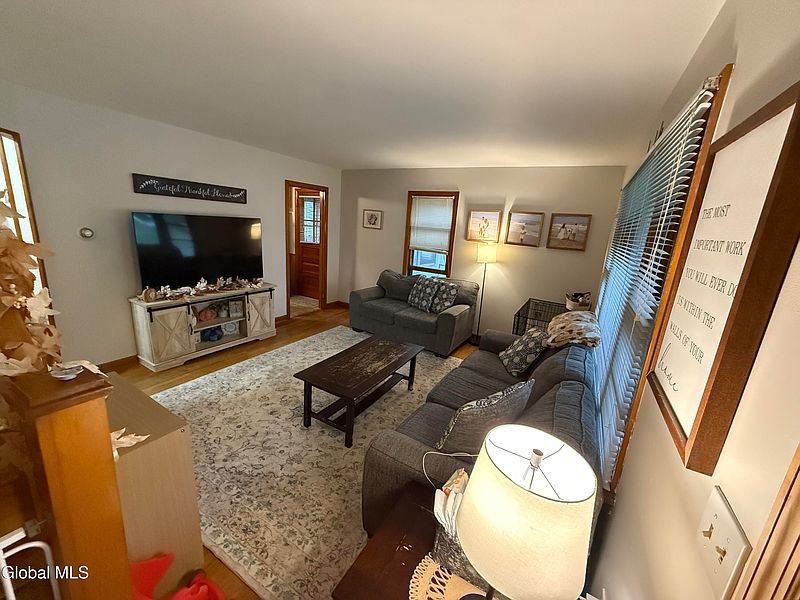 4th image of 9 Lea Avenue
