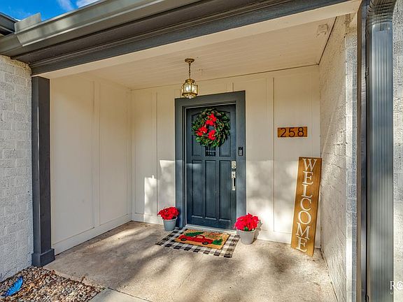 4th image of 258 La Salle Dr