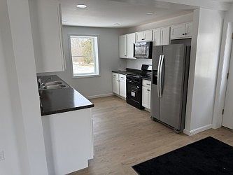 4th image of 206 S Main St #3