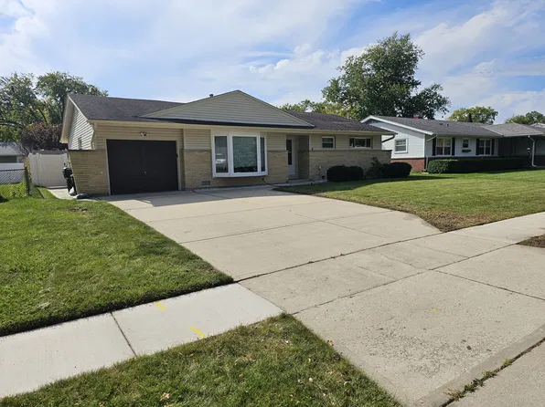109 Crest Ave, Elk Grove Village, IL 60007