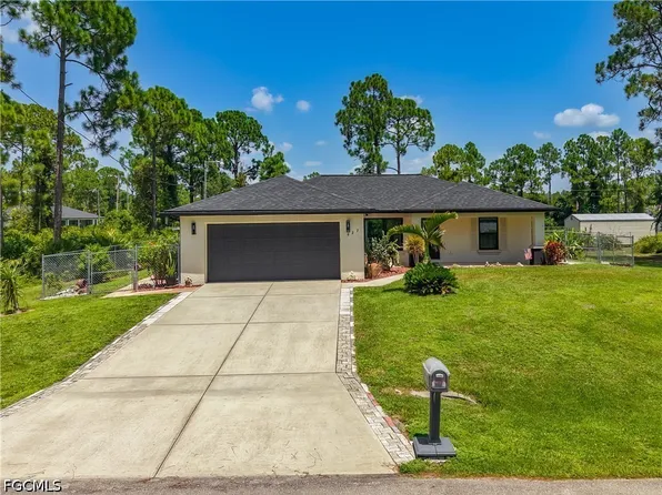 927 Franklin St E, Lehigh Acres, FL 33974