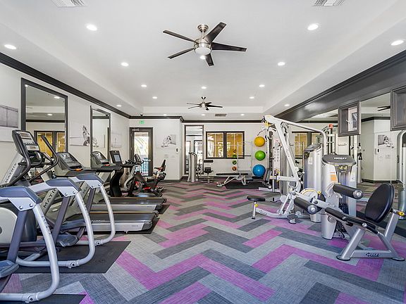 4th image of 229 E Commonwealth Ave #254