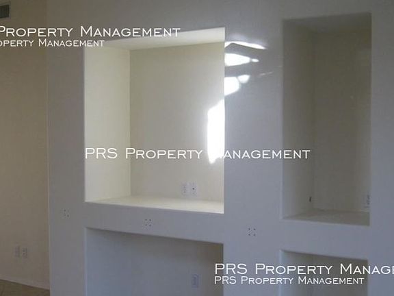 3rd image of 1441 W Armstrong Way