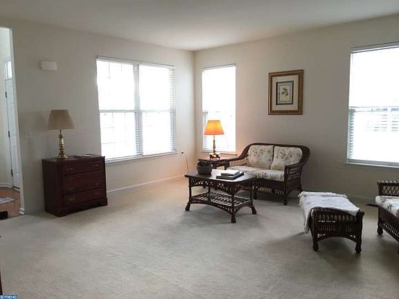 3rd image of 410 Topiary Ln