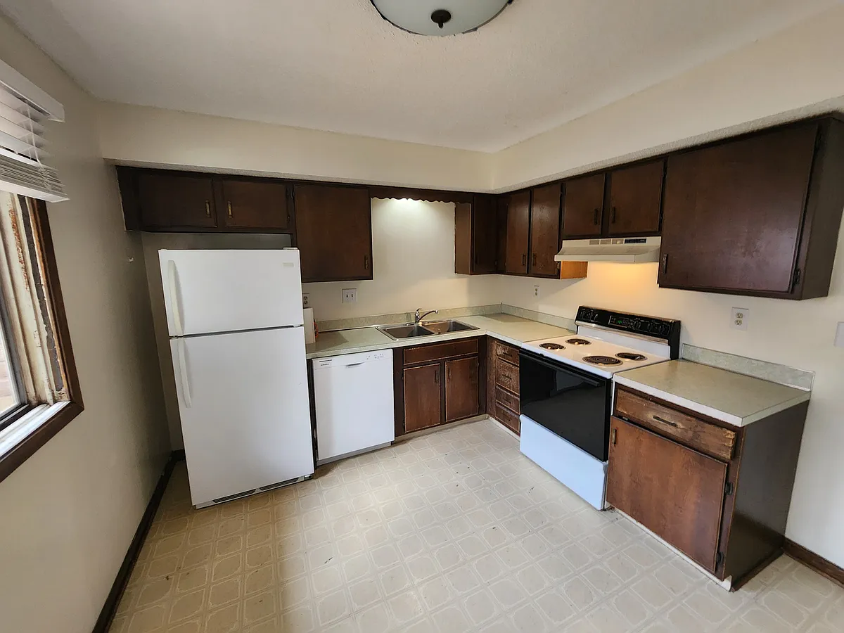 Kitchen - 4236 Huntington Ave #3