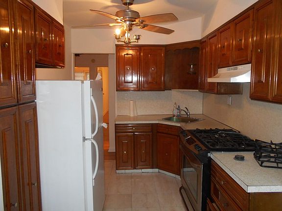 4th image of 2106 Steinway St
