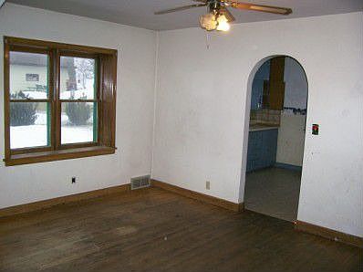 3rd image of 116 Powers Ave N